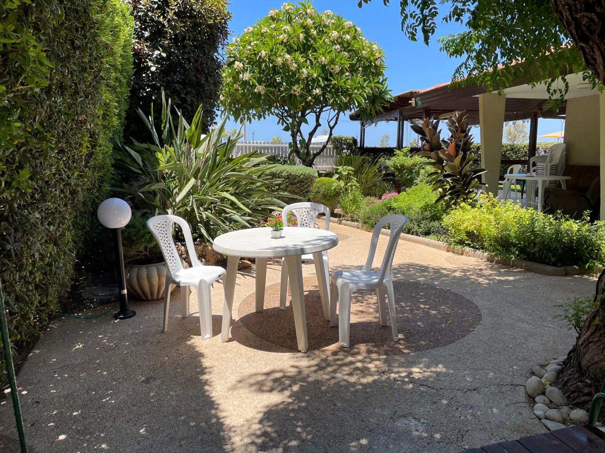 Breezot Yam Hotel Naharia Buitenkant foto