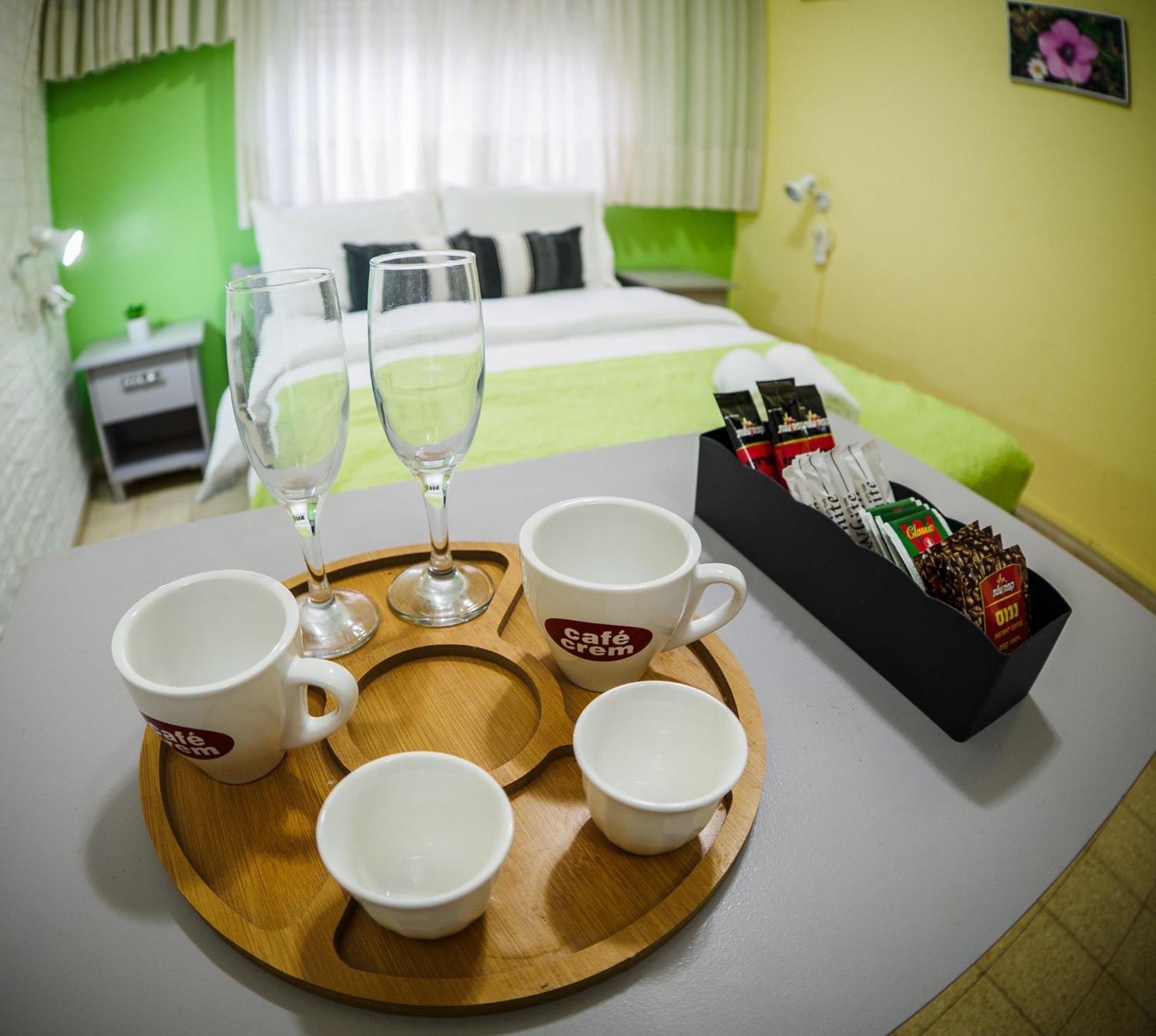 Breezot Yam Hotel Naharia Buitenkant foto
